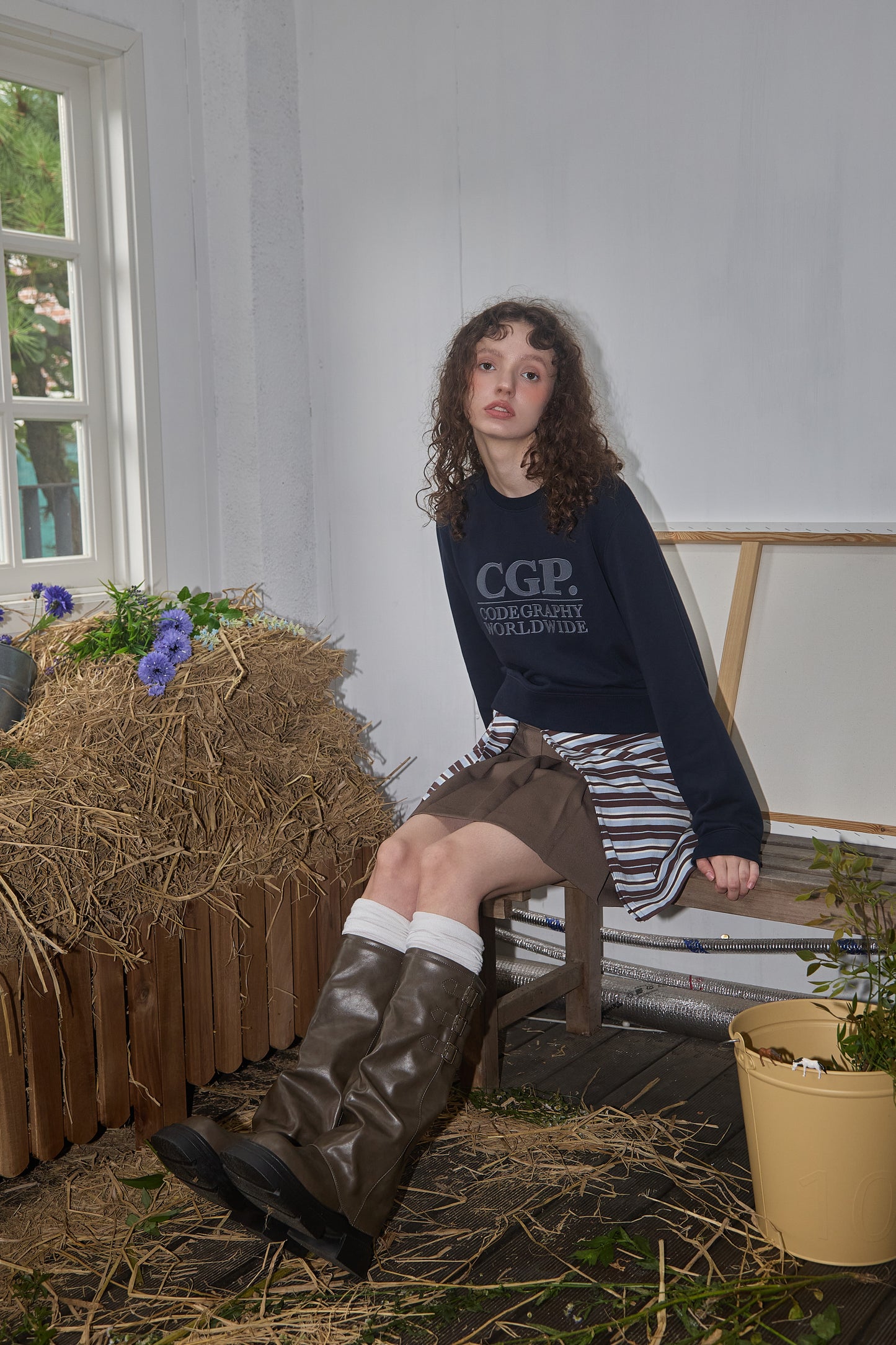 (Women's) Square Logo Sweatshirt CBEBWTL020