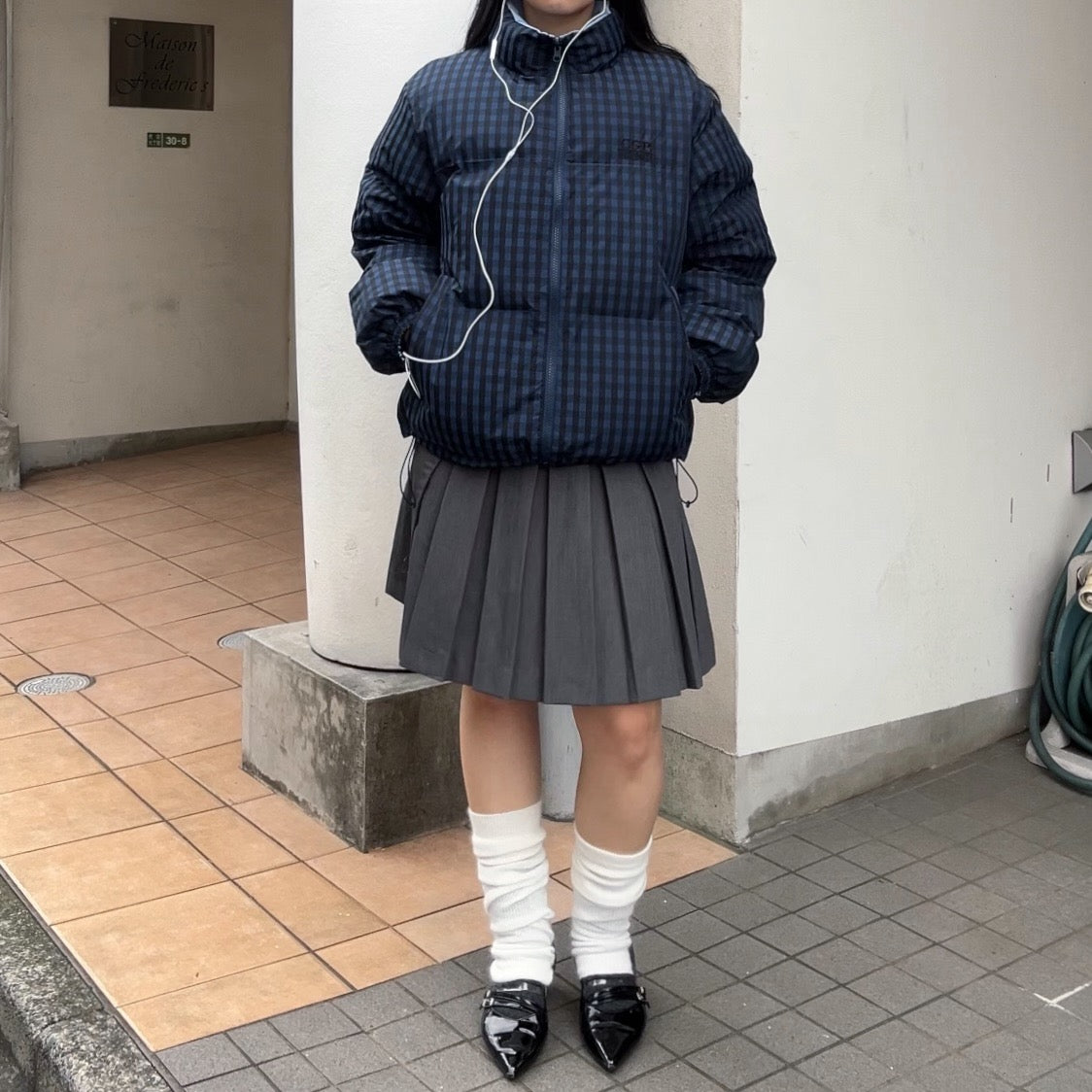 Reversible Check Outer