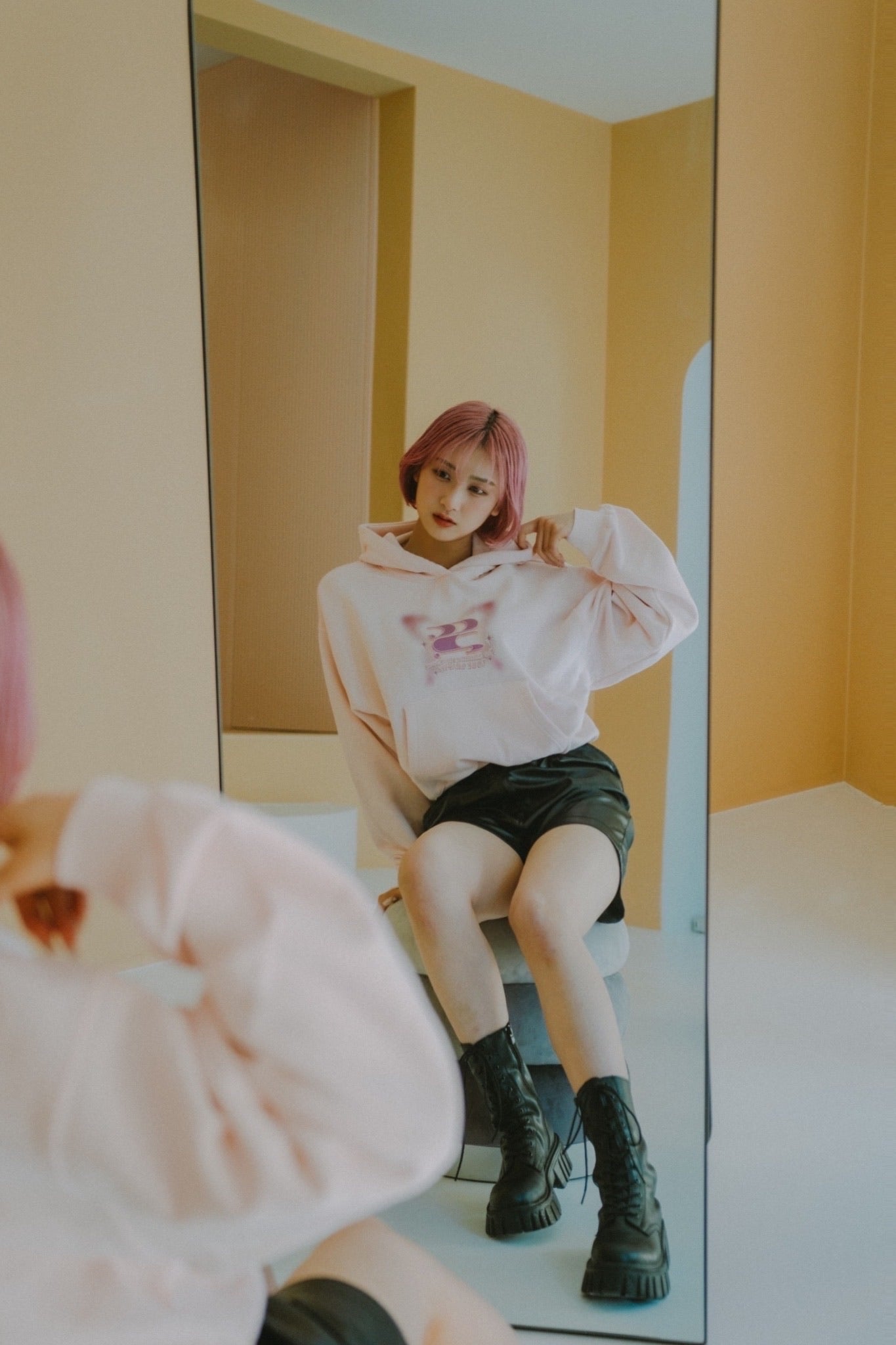 (WOMAN) BUTTERFLY WAVE LOGO HOOD